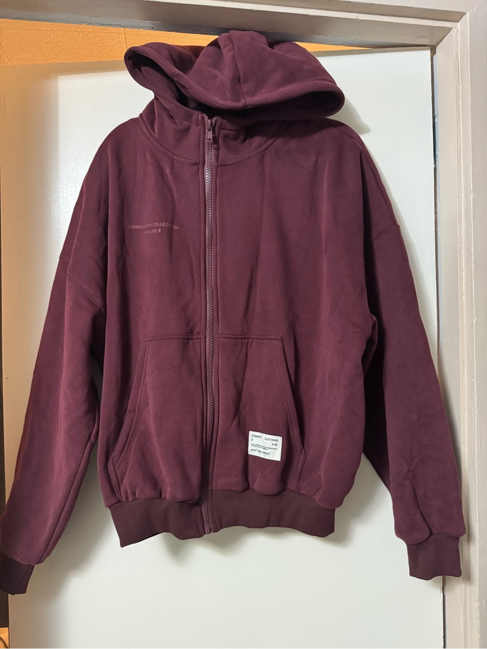 ComfrtUnisex Cozy Zip-Up Hoodie Jacket in Deep Wine
